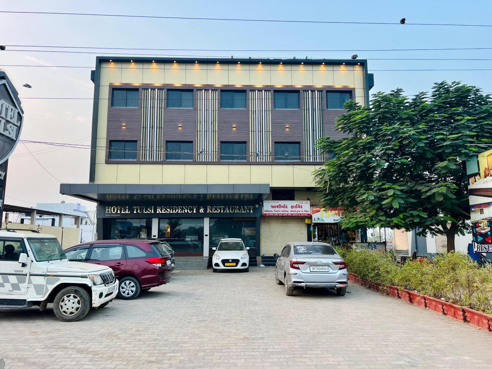 Hotel Tulsi Residency Bhuj Bagian luar foto