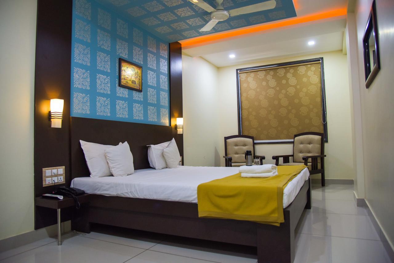 Hotel Tulsi Residency Bhuj Bagian luar foto