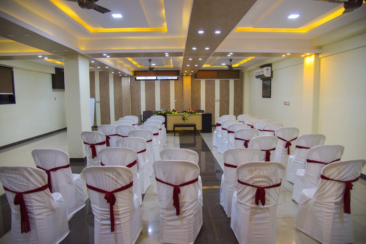 Hotel Tulsi Residency Bhuj Bagian luar foto
