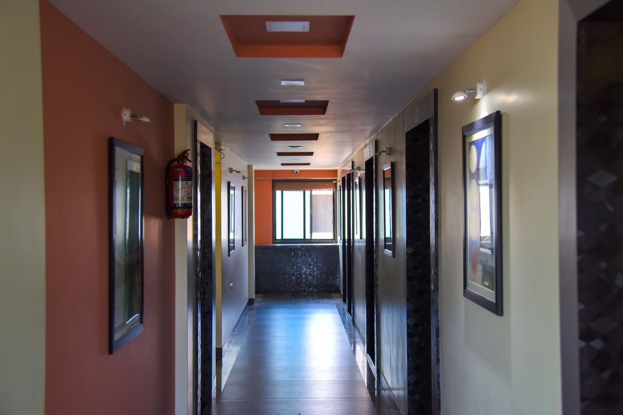 Hotel Tulsi Residency Bhuj Bagian luar foto