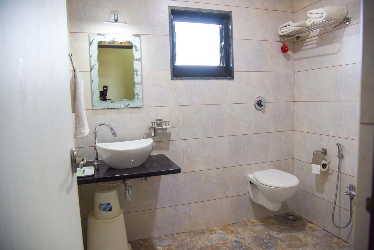 Hotel Tulsi Residency Bhuj Bagian luar foto