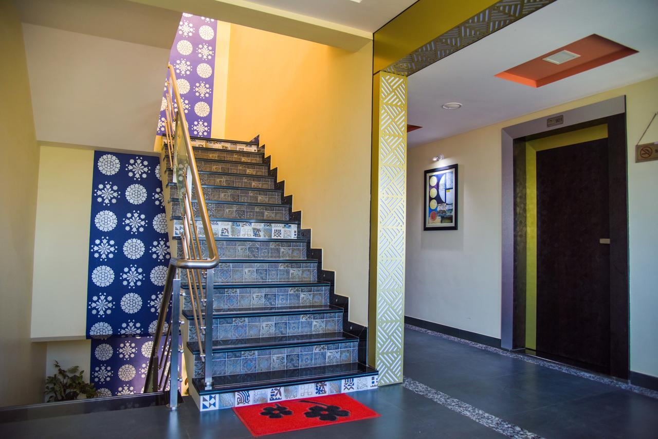 Hotel Tulsi Residency Bhuj Bagian luar foto