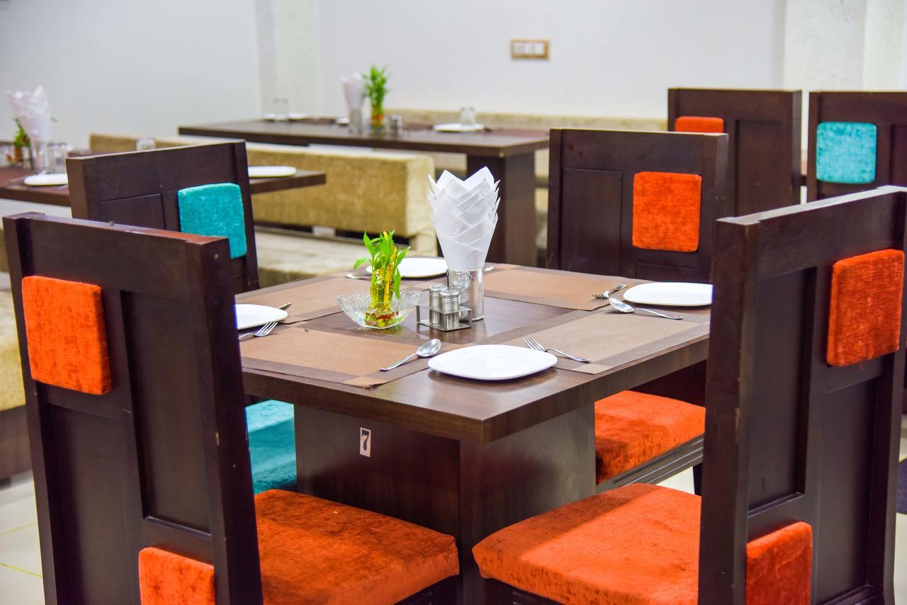 Hotel Tulsi Residency Bhuj Bagian luar foto