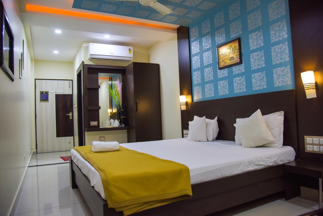 Hotel Tulsi Residency Bhuj Bagian luar foto