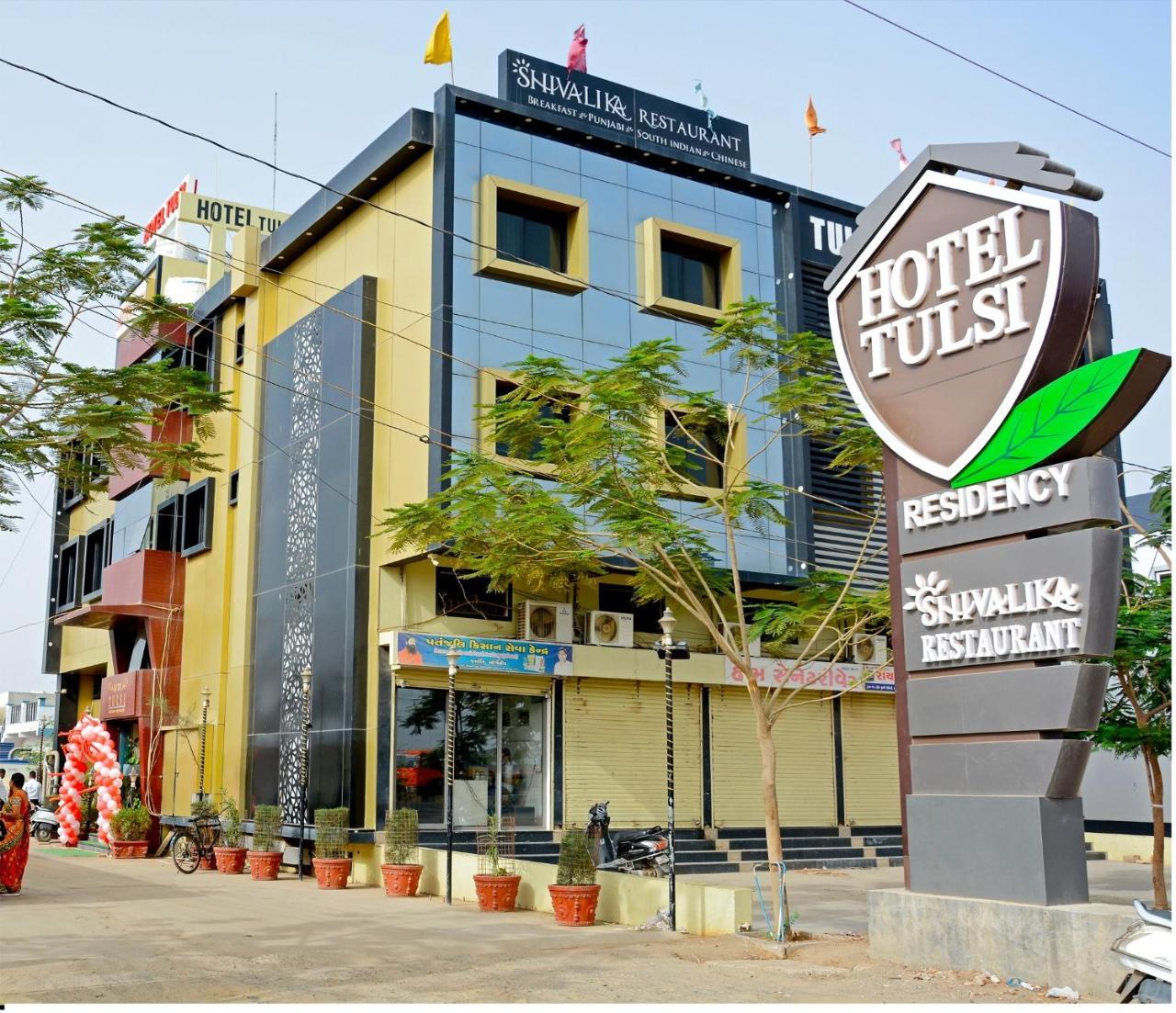 Hotel Tulsi Residency Bhuj Bagian luar foto