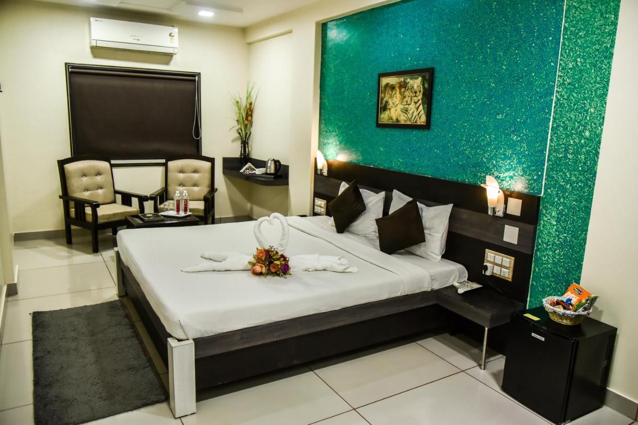 Hotel Tulsi Residency Bhuj Bagian luar foto