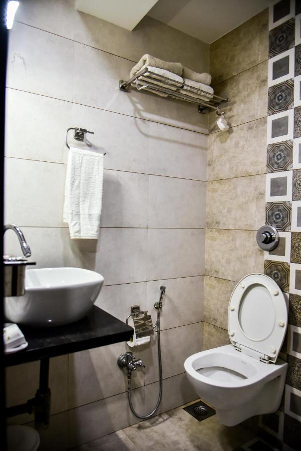 Hotel Tulsi Residency Bhuj Bagian luar foto