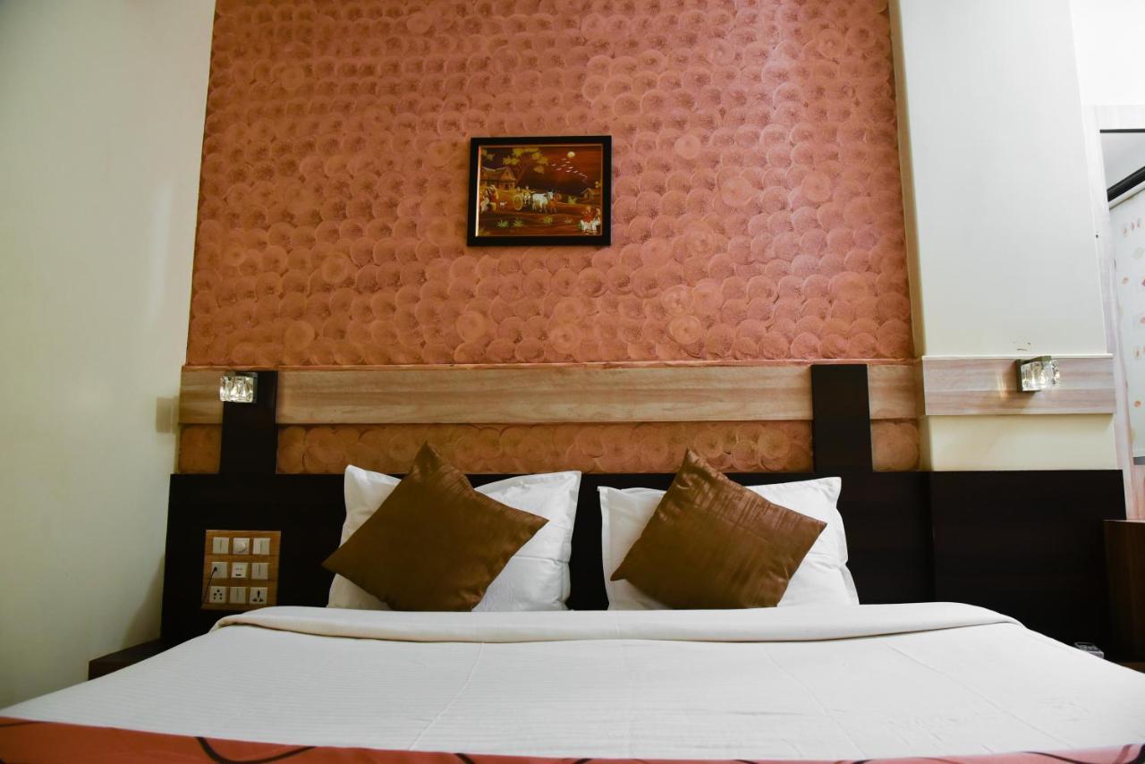 Hotel Tulsi Residency Bhuj Bagian luar foto