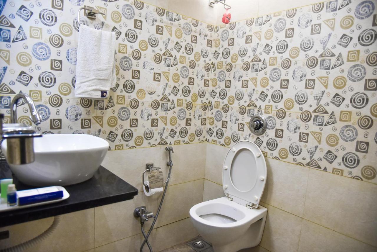 Hotel Tulsi Residency Bhuj Bagian luar foto