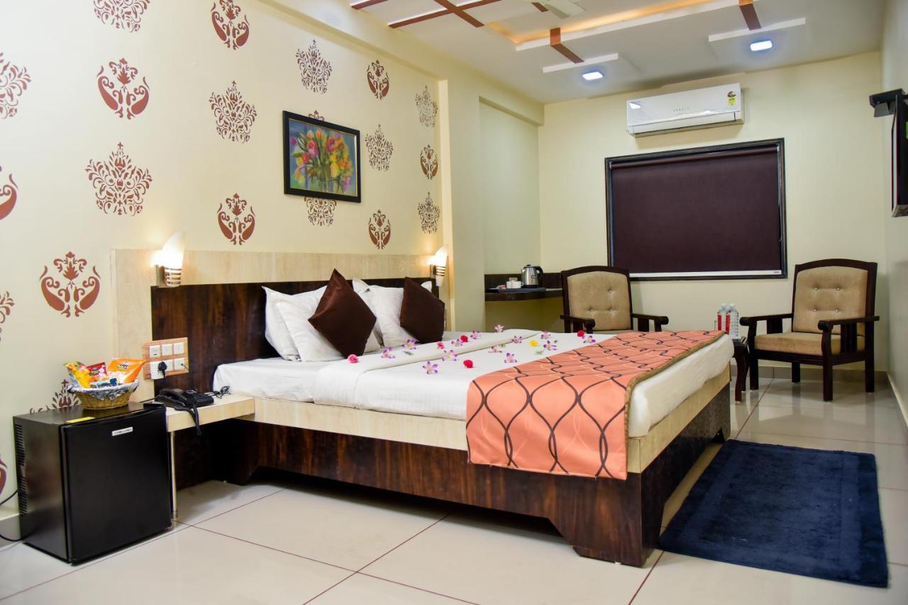 Hotel Tulsi Residency Bhuj Bagian luar foto