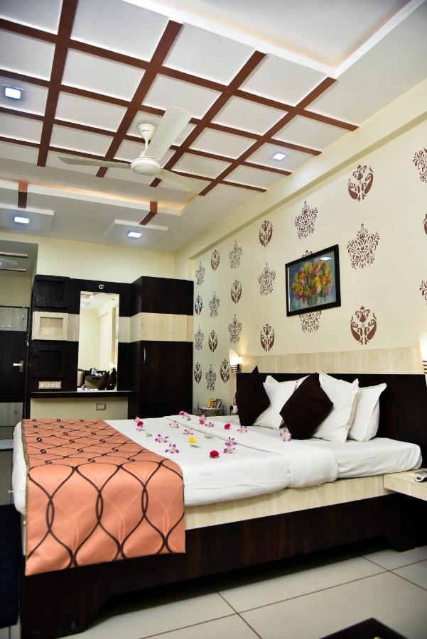 Hotel Tulsi Residency Bhuj Bagian luar foto