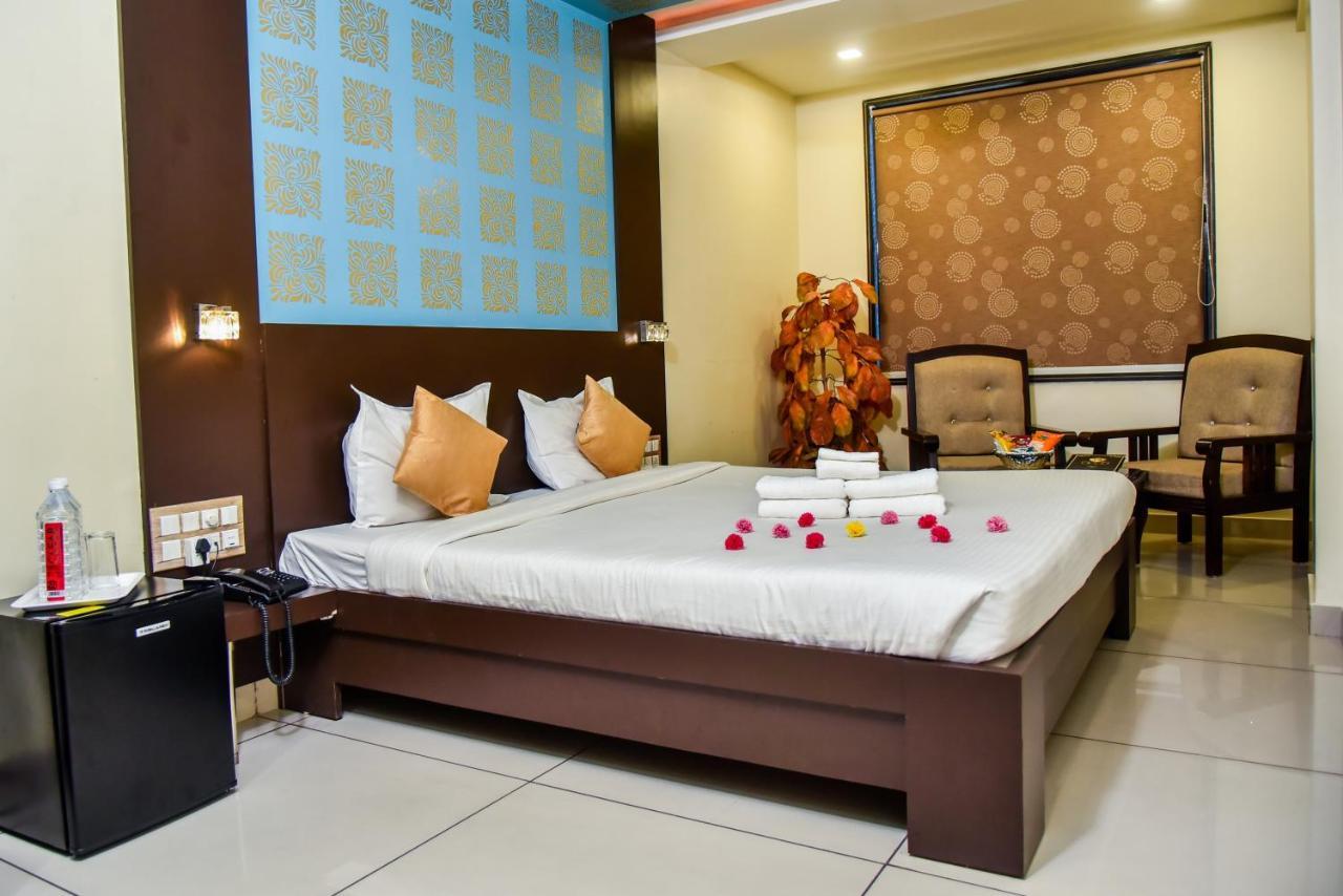 Hotel Tulsi Residency Bhuj Bagian luar foto