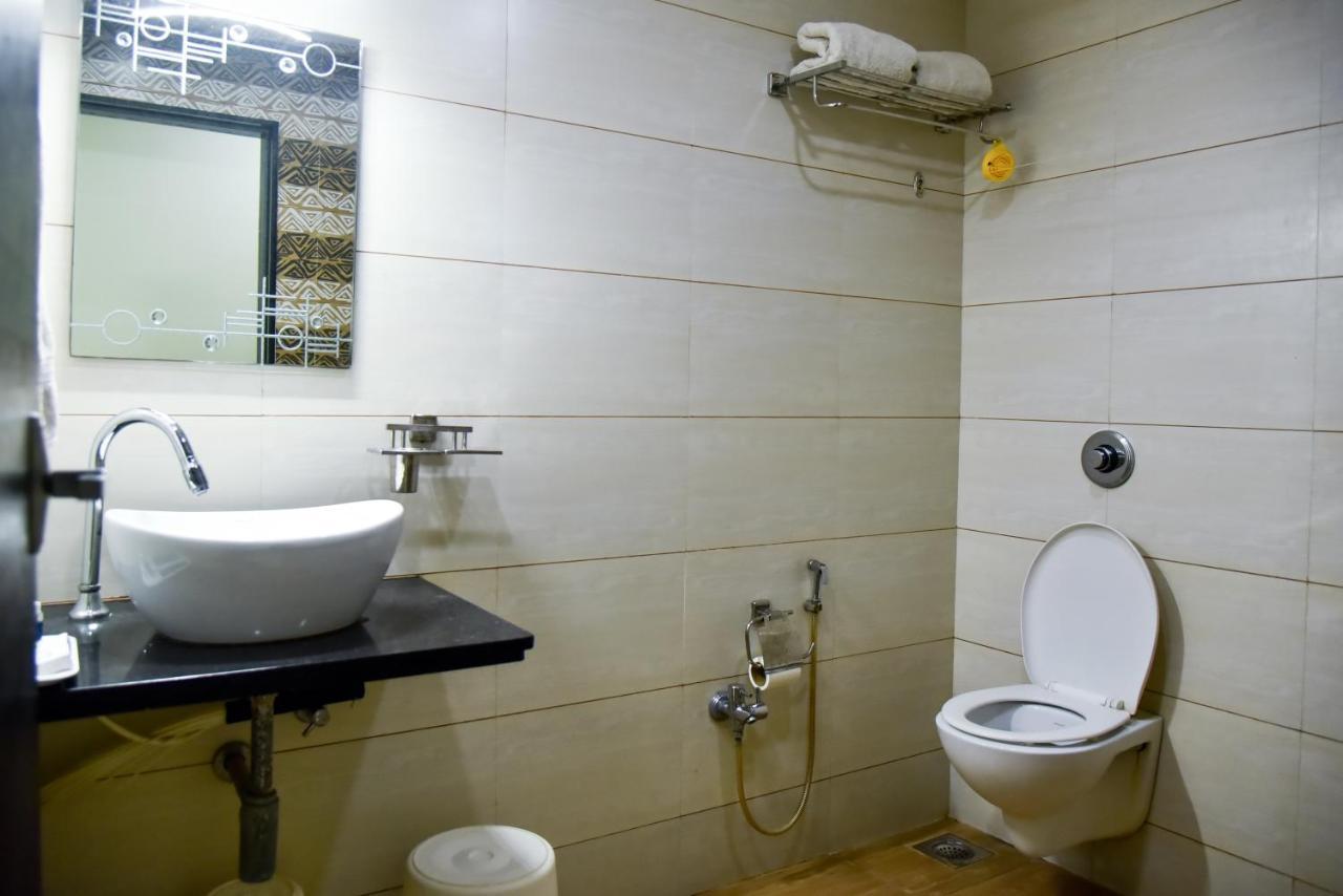 Hotel Tulsi Residency Bhuj Bagian luar foto
